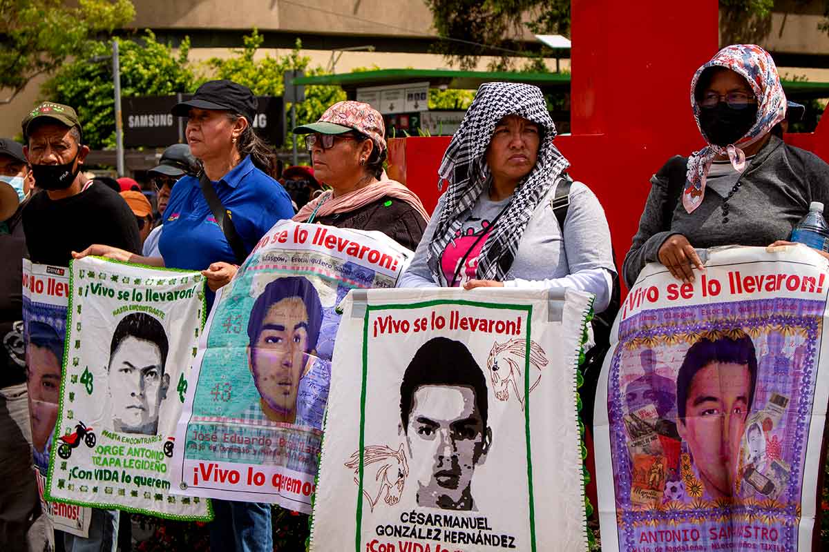 Ayotzinapa: Hilda Hernández en el Antimonumento