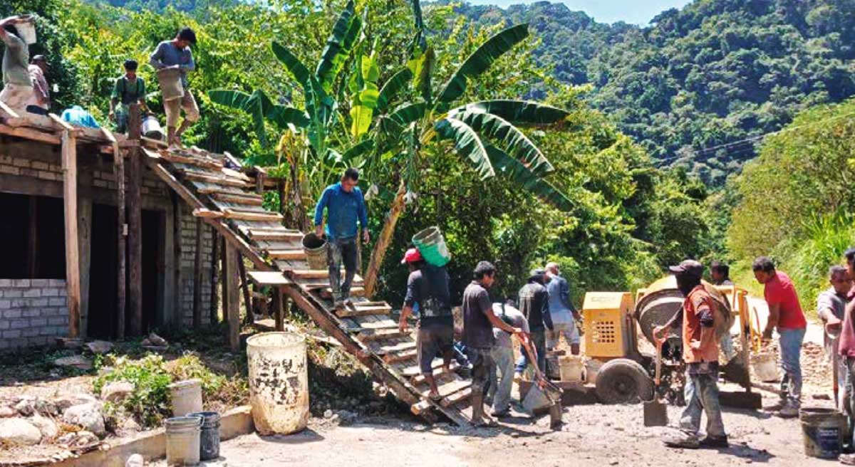 CODEDI reconstruye su panadería comunitaria en la Sierra Sur de Oaxaca